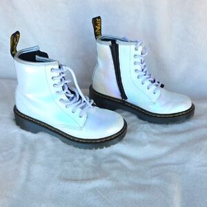 Dr. Martens Kids Boots in Iridescent White